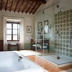 מלון Castello Banfi - Il Borgo - Relais Et Chateaux 5*