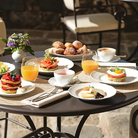 Castello Banfi - Il Borgo - Relais Et Chateaux Hotel