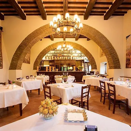 Szálloda Castello Banfi - Il Borgo - Relais Et Chateaux Poggio alle Mura