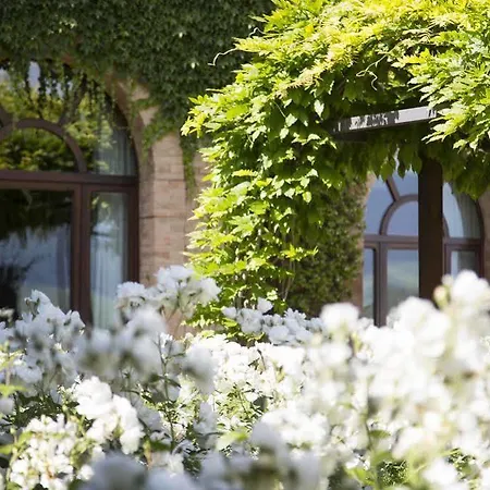 Castello Banfi - Il Borgo - Relais Et Chateaux Hotel Poggio alle Mura